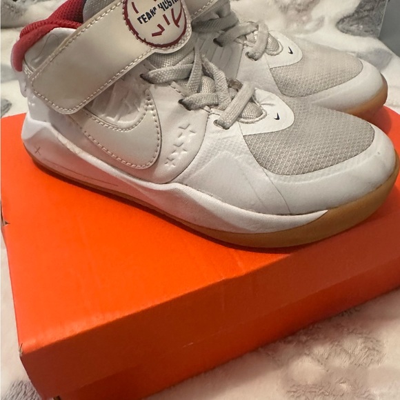 Kids Nike team hustle D9 size 12 great condition - Picture 2 of 9